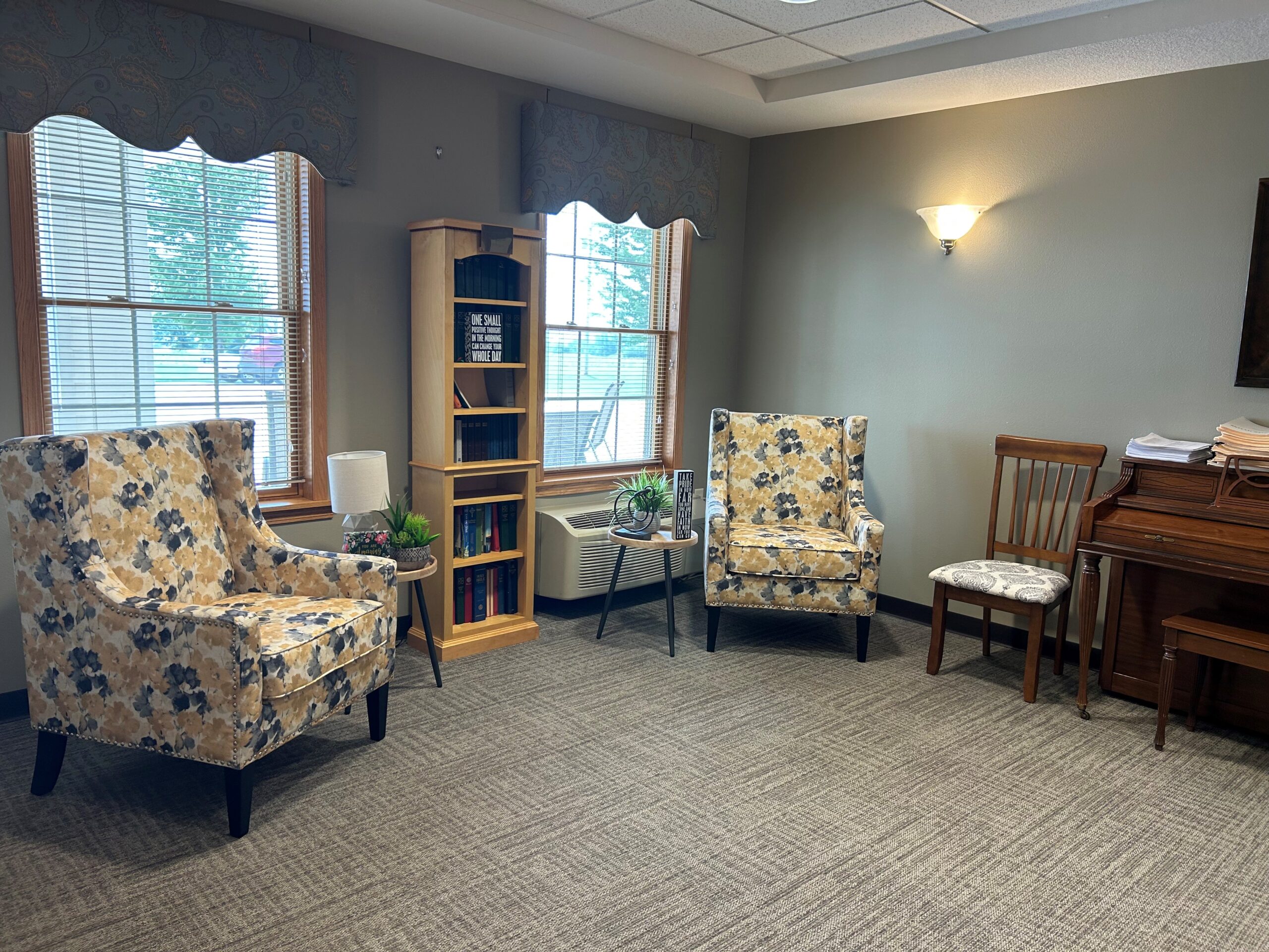 Front lounge 1